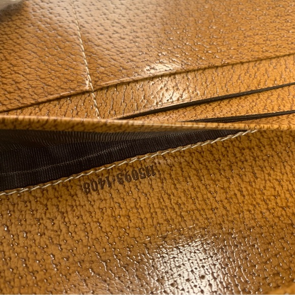 Gucci Tan and Brown Wallets with Iconic Monogram - Picture 11 of 12